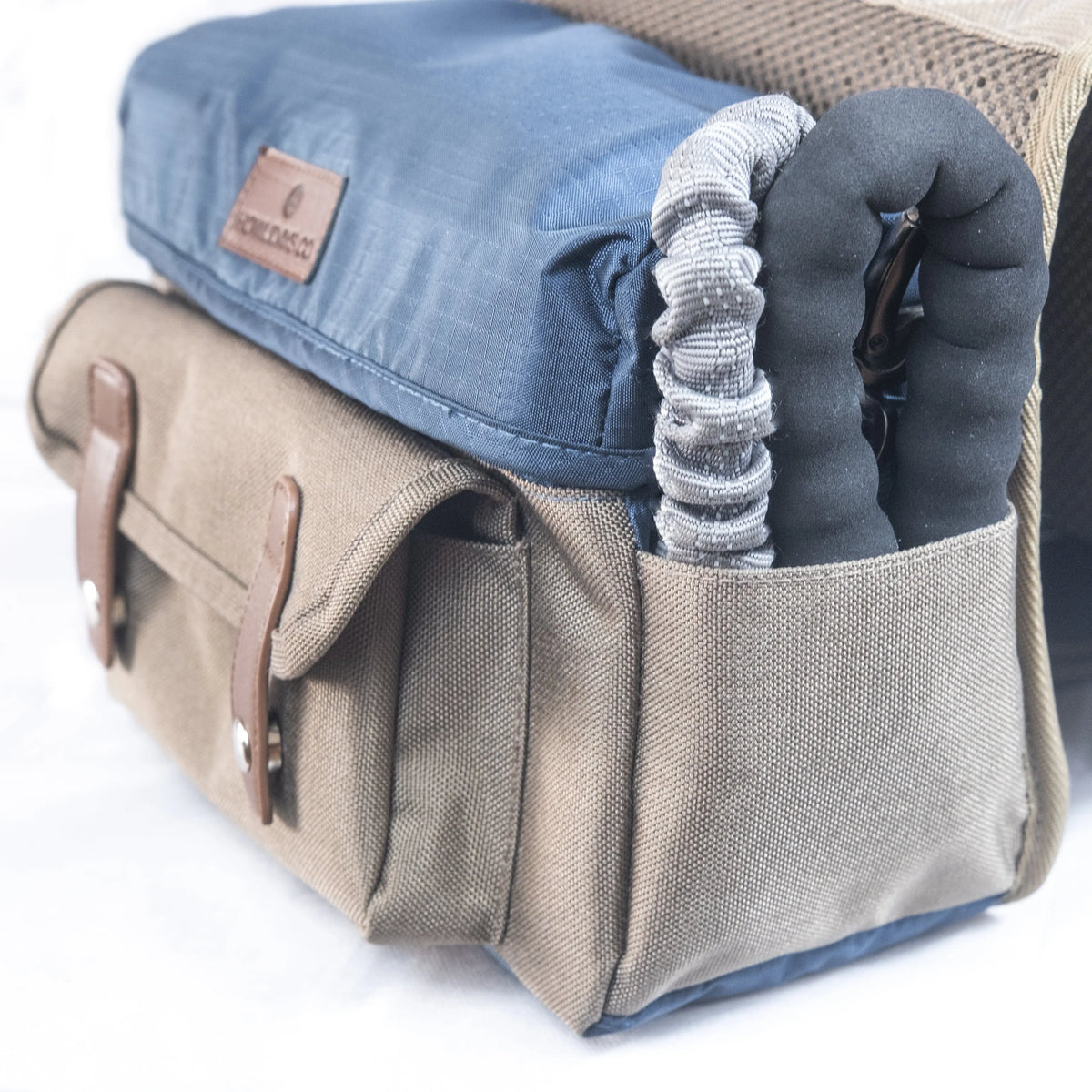 Hunderucksack mit praktischer Seitentasche für Leine und Zubehör.