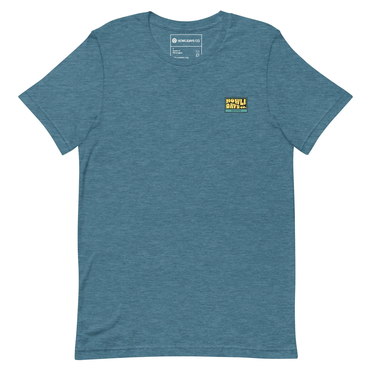 Vorderansicht des petrolfarbenen Better Off Surfing Tee mit einer kleinen gelben Brustgrafik.