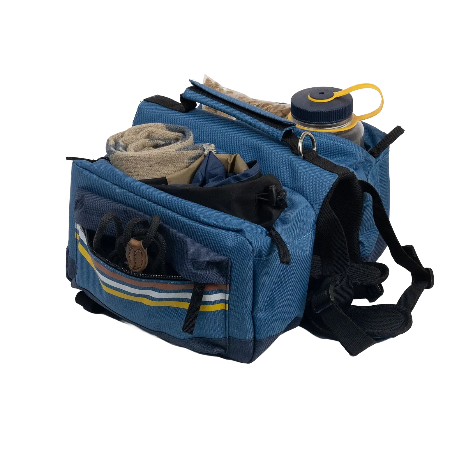 Geräumiger Hunderucksack mit Wanderutensilien, der seine große Kapazität für Outdoor-Ausrüstung zeigt.