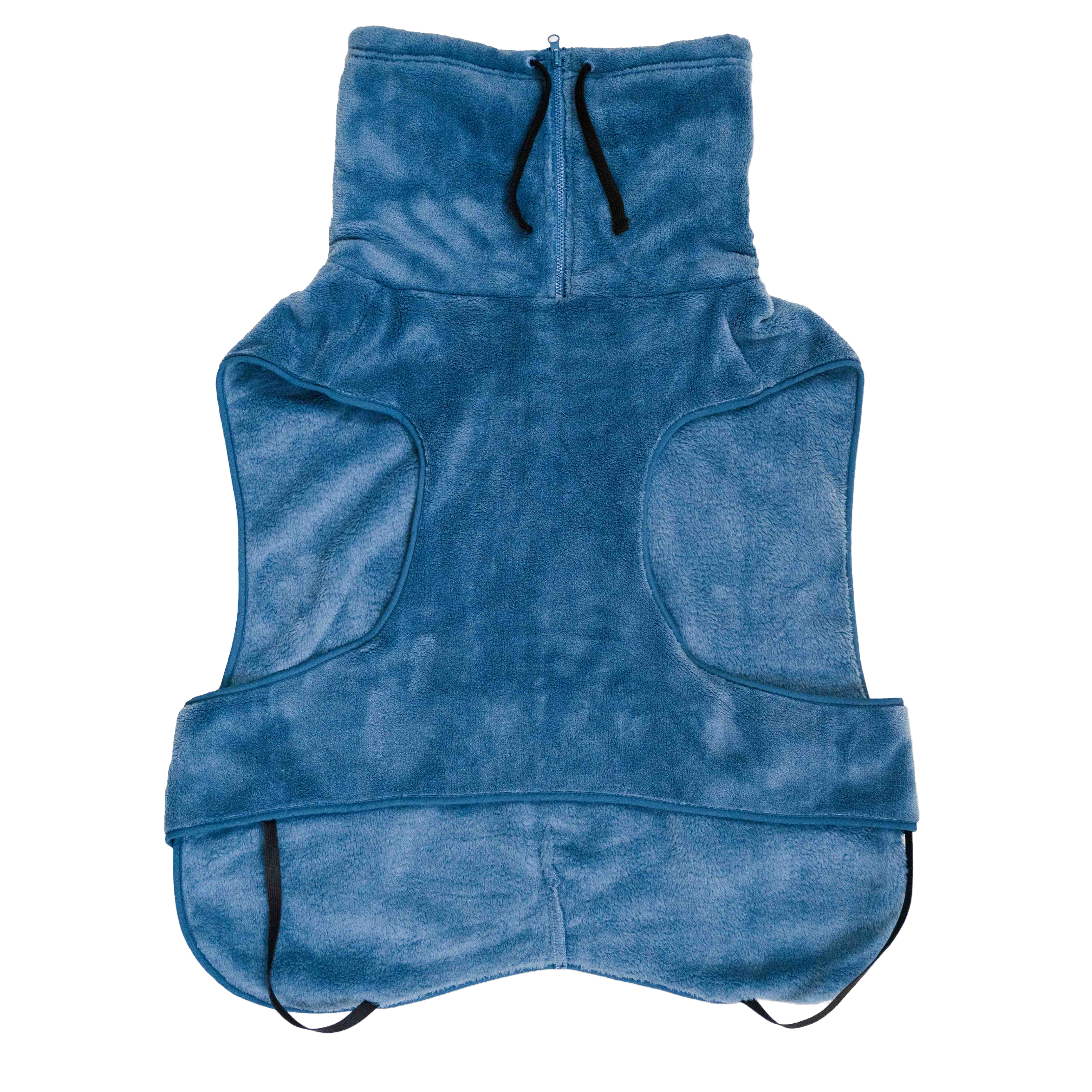 Vorderansicht einer kuscheligen, atmungsaktiven Hunde-Wanderjacke mit Brust- und Halsabdeckung zum Schutz vor winterlicher Kälte.
